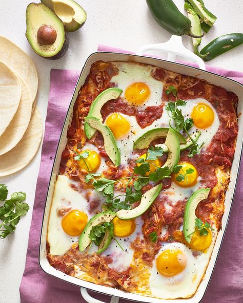 This huevos rancheros casserole is layered with corn tortillas, plenty of beans & cheese, and a tomato-chile sauce, then topped with eggs & baked. Breakfast Ideas Avocado, Huevos Rancheros Casserole, Vegan Casserole Recipes, Sweet Brunch Recipes, Vegetarian Casseroles, Avocado Recipes Breakfast, Breakfast Avocado, Vegan Casserole, Vegetarian Casserole