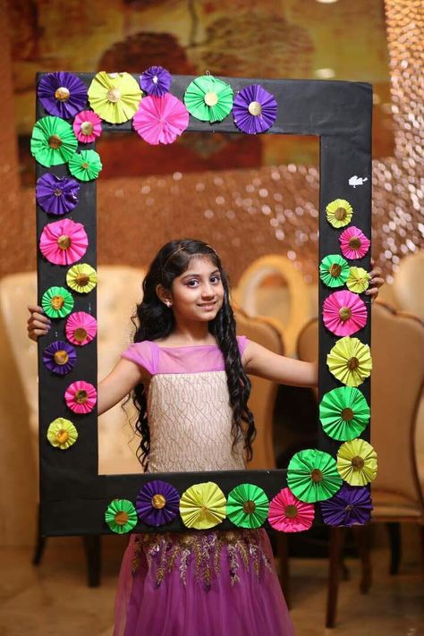 Diwali Selfie Frame, Selfie Point Ideas For School, Selfie Corner Ideas For School, Mehndi Games, Selfie Frames Ideas, Boarders For Bulletin Boards, Wooden Box Crafts, Haldi Ceremony Decorations, Dia De Los Muertos Decorations Ideas