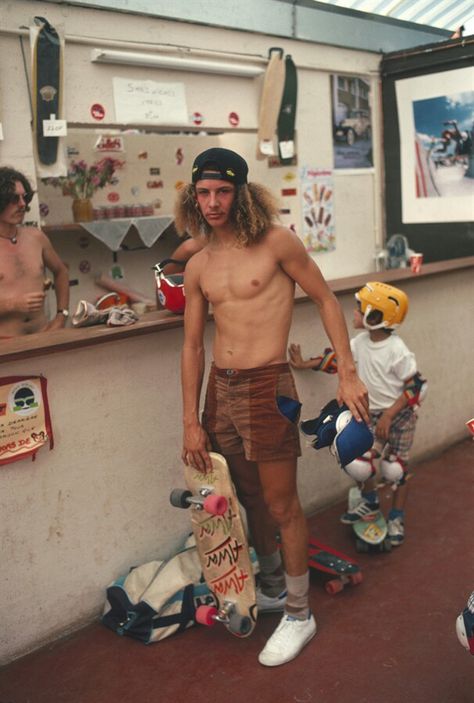 Tony Tony Alva, Stacy Peralta, Jay Adams, Skate 4, Skateboard Photos, Skateboard Pictures, Old School Skateboards, Skate And Destroy, Vintage Skateboards