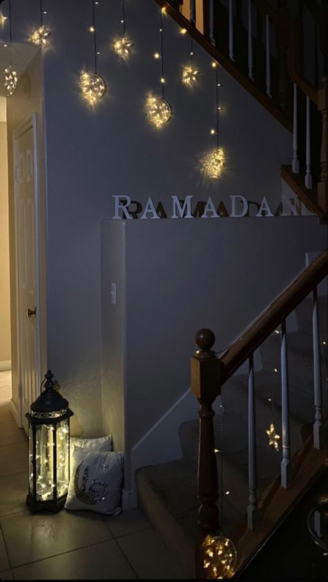 Ramadan Aesthetic Pictures, Ramadan Table Setup, Ramzan Decoration Ideas, Ramadan Aesthetics, Ramadan Board, Islamic Room, Ramadan Wallpaper, 2025 Moodboard, Muslim Prayer Room Ideas