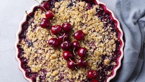 Old Fashioned Cherries, Cherry Crisp, Cherry Crumble, Rhubarb Crumble, Cherry Filling, Fruit Crisp, Cherry Desserts, Tart Baking, Dessert Aux Fruits