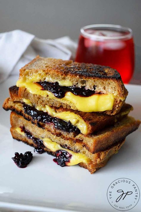 Grilled Cheese Sandwich with Blackberries Blackberry Jam Recipe, Grilled Cheese Sandwich Recipe, Cheese Sandwich Recipe, Making Grilled Cheese, Grill Cheese Sandwich Recipes, Cheese Sandwich Recipes, Easy Clean Eating Recipes, Blackberry Recipes, Grilled Cheese Sandwiches