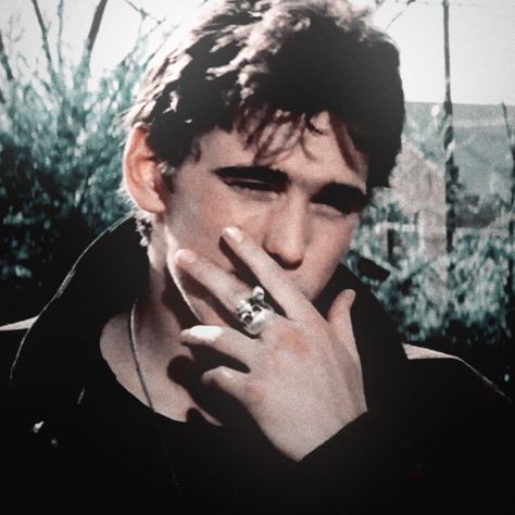 Winston Red, Young Matt Dillon, The Outsiders Cast, Outsiders Movie, 80s Actors, The Outsiders Greasers, Dallas Winston, Matt Dillon, Ralph Macchio