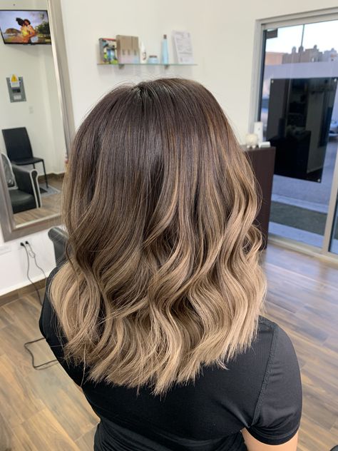 Efecto ombre Brown Hair Balayage Medium Length, Brown Ombre Hair Short, Blond Cenușiu, Caramel Ombre Hair, Midi Hair, Balayage Hair Caramel, Sombre Hair, Short Hair Highlights, Warm Scarves