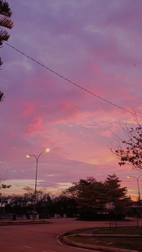 Pink Hour Aesthetic, Pretty Sky Aesthetic, Pink Hour, Aesthetic Pretty, Sky Pictures, Look At The Sky, Sunset Nature, Gorgeous Sunset, Sunset Wallpaper