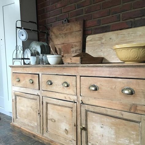 Farmhouse Cupboard, Unfitted Kitchen, Industrial Style Kitchen, Bedroom Cupboard Designs, English Decor, Freestanding Kitchen, The Butcher, Cabin Kitchens, Vintage Farmhouse Kitchen