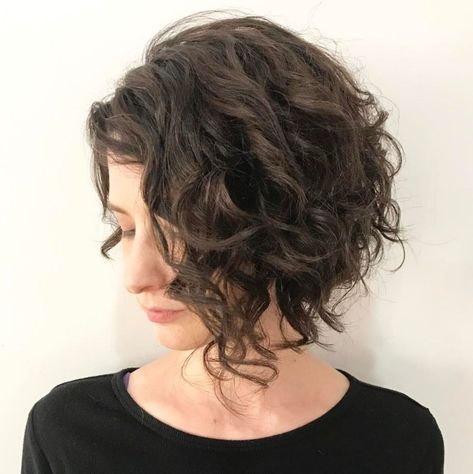 Brunette Curly Angled Bob Curly Angled Bobs, Blonde Balayage Bob, Angled Bob Hairstyles, Stacked Bob Hairstyles, Curly Hair Photos, Wavy Bob Hairstyles, Angled Bob, Short Curly Bob, Naturally Curly Bob