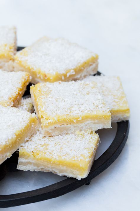 Paleo Lemon Bars - Anti-inflammatory expert shares her insight healing inflammation with food. The common casues and symptoms of chronic inflammation and how food plays role Gf Lemon Bars, Dairy Free Lemon Bars, Paleo Lemon Bars, Gluten Free Lemon Bars, Inflammation Recipes, Anti Inflammation Recipes, Inflammatory Recipes, Inflammation Diet, Lemon Bars Recipe