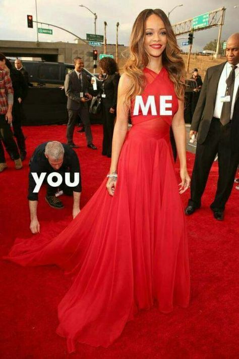 Pretty much Rihanna Grammys, Rihanna Red Carpet, Me Vs You, Grammy Red Carpet, Teen Dress, Red Chiffon, Justin Timberlake, On The Red Carpet, Evening Party Dress