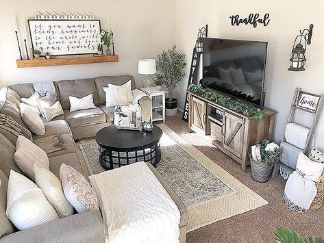 Sofa Santai, Farmhouse Living Room Decor Ideas, Farmhouse Decor Living Room, Room Idea, Furniture Layout, Livingroom Layout, Room Remodeling, Living Room Sectional, New Living Room