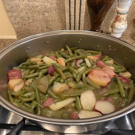 Southern Style Green Beans and Red Potatoes - cooking art Fresh Green Beans And Potatoes, Green Beans And Red Potatoes, Red Potatoes And Green Beans, Cook Fresh Green Beans, Green Beans Potatoes, Southern Style Green Beans, Baked Caramel Apples, Mexican Cornbread Recipe, Strawberry Bread Recipes