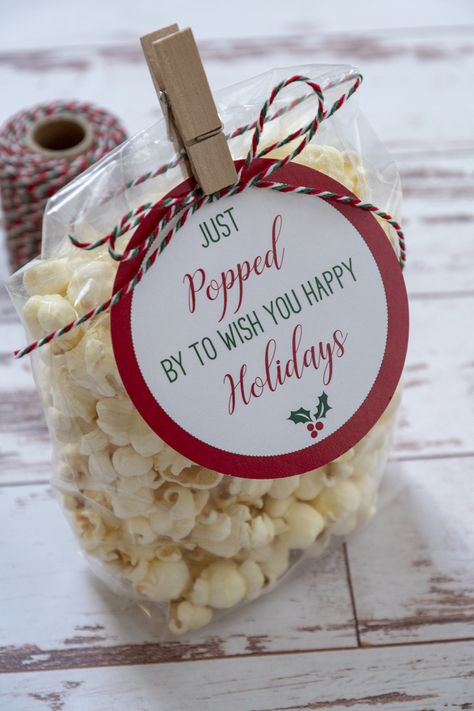 Free Printable Christmas Popcorn Gift Tags. Just Popped By To Wish You Happy Holidays. Perfect for marketing for your small business. #staffgifts #employeeappreciation #marketing #realtor #biz Christmas Marketing Gifts, Popcorn Christmas Gifts, Happy Holidays Gift Tags, Inexpensive Holiday Gifts, Christmas Popcorn, Simple Holiday Gifts, Christmas Marketing, Happy Holiday Gifts, Merry Christmas Gift Tags