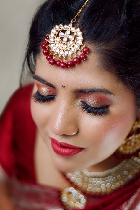 When it comes to bridal makeup, India with its unique and diverse culture brings in the most versatile makeup looks across the globe. We photographed this beautiful model with a bridal makeup that's simply elegant and colorful. Photography is our passion and beautiful images with beautiful people just adds to the persona. #makeup #bridalmakeup #indianbridalmakeup #bridalphotography #makeupphotos #peoplephotos #bridalmakeups Bridal Images Indian Hd, Bridal Mackup Hd, Bridal Unique Lehenga, Makeup Photography Poses, Bride Mekup Pose, Bridal Makeup Photoshoot Ideas, Bridal Makeup Poses, Hd Makeup Looks Bridal, Hd Makeup Looks Bridal Indian