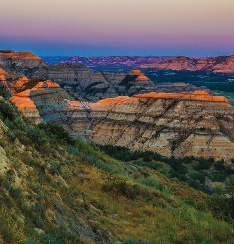 North Dakota Aesthetic, North Dakota Badlands, Roosevelt National Park, Theodore Roosevelt National Park, American States, Minnesota Travel, National Parks Photography, National Park Photos, Missouri River