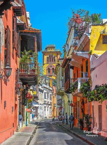 via GIPHY Medellin Colombia Aesthetic, Colombia Aesthetic, Colombia Art, Columbia South America, South America Map, Backpacking South America, Colorful Buildings, Colombia Travel, America Latina