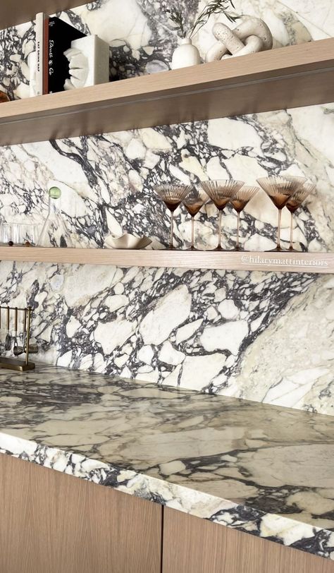 Kitchen Marble, Kitchen Inspiration Design, Counter Tops, Wet Bar, Interior Inspo, Dream Home Design, Interior Design Inspiration, 인테리어 디자인, A Kitchen