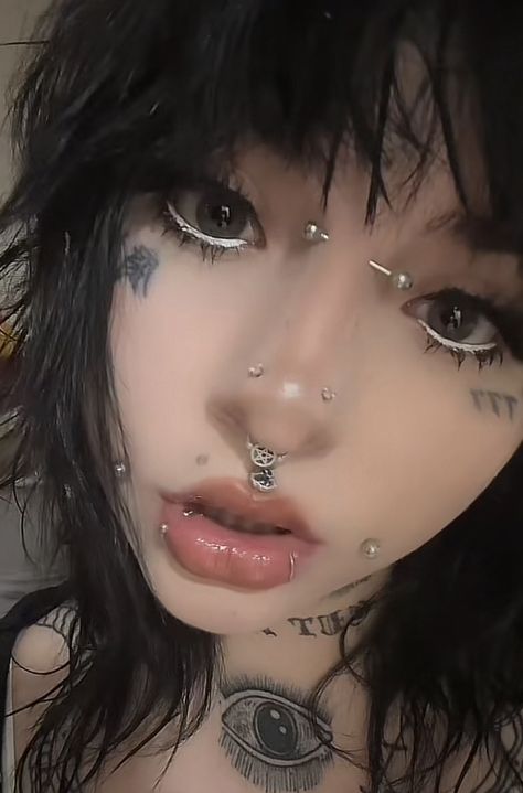 People With Lots Of Piercings, A Lot Of Piercings Face, Lots Of Face Piercings, Face Piercing Set Up, Piercing Layout Face, Multiple Nose Piercings, Face Piercings Women, Piercing Setup, Facial Piercing