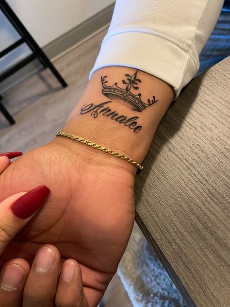 Couple Name Tattoos, Divine Tattoo, Name Tattoo On Hand, Energy Tattoo, Font Tato, 42 Tattoo, Name Tattoos On Wrist, Feminine Divine, Baby Name Tattoos