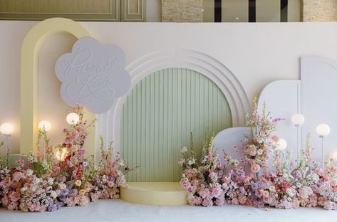 Pelamin Idea, Engagement Board, Backdrop Photobooth, Garden Setup, Floral Backdrops, Faux Wall, Indian Baby Showers, Flowers Backdrop, Cradle Ceremony