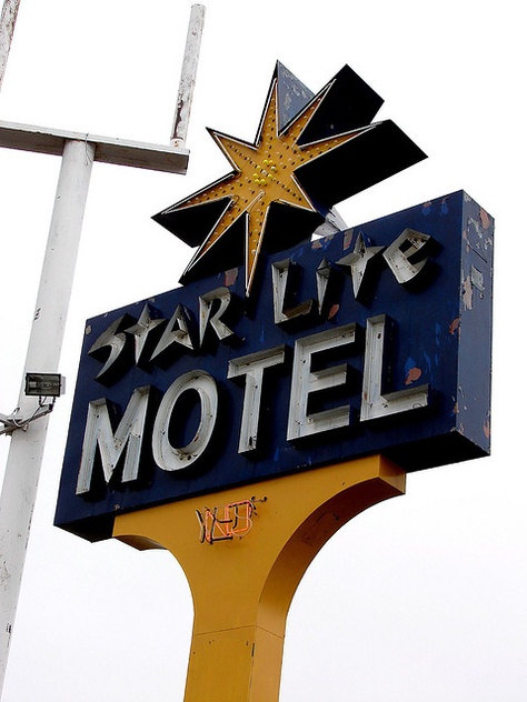 Star Lite Motel Sign, Sturgis S.D. (side angle) by Lufitoom, via Flickr Sturgis South Dakota, Old Neon Signs, Motel Sign, Googie Architecture, Station Service, Vintage Neon Signs, Vintage Neon, Retro Sign, Old Signs