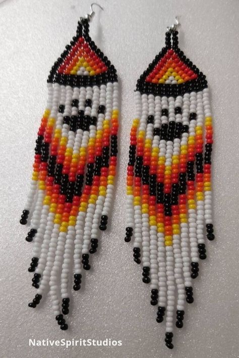 Beaded Keychains Patterns, Fire Spirit, Seed Beaded Earrings, Seed Bead Projects, Native American Beadwork Patterns, Hand Beaded Jewelry, Seed Bead Jewelry Patterns, Native Beading Patterns, Bear Claw