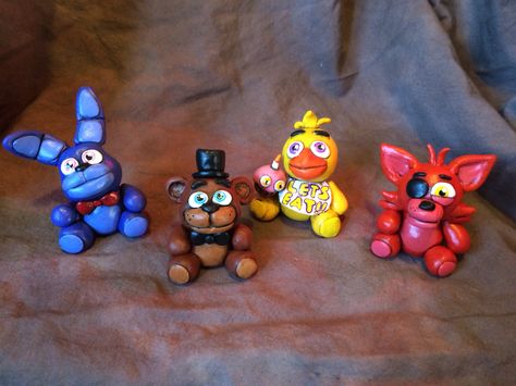 Five Nights At Freddy's Crafts, Fnaf Clay Figures, Fnaf Clay, Fnaf Diy, Fnaf Crafts, Sun And Moon Drawings, Air Dry Clay Projects, Clay Diy Projects, Moon Drawing