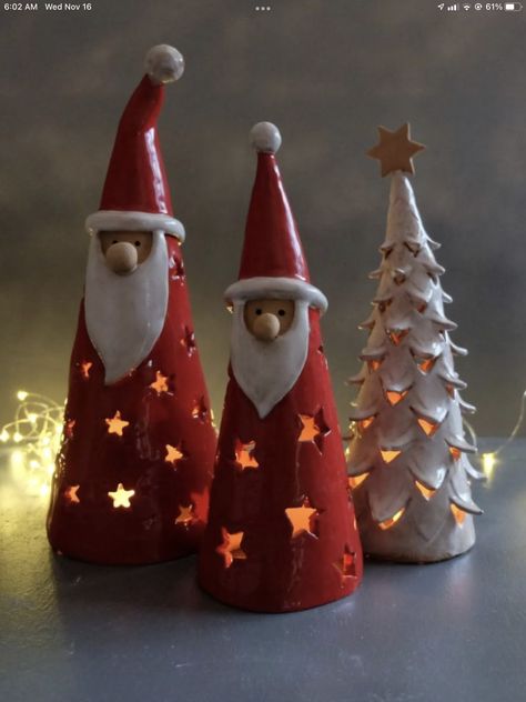 Handmade Ceramics Ideas, Holiday Pottery, Clay Christmas Decorations, Ceramic Christmas Decorations, Pottery Ornaments, Kids Pottery, Pottery Handbuilding, Christmas Clay, Clay Crafts Air Dry