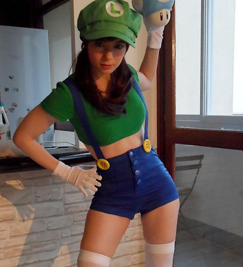 Female Luigi, Princesa Peach Cosplay, Luigi Cosplay, Peach Cosplay, Princesa Peach, Female Dragon, Geek Games, Cosplay Diy, Cute Cosplay