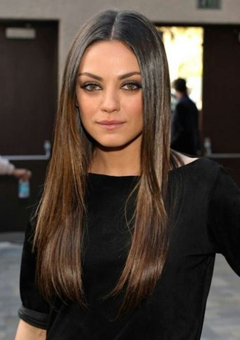 Mila Kunis. Brunette.  Subtle ombre Mila Kunis Hair, Celebrity Long Hair, Straight Layered Hair, Long Layered Haircuts, Ombré Hair, Mila Kunis, Long Brown Hair, Long Hair With Bangs, Woman Portrait