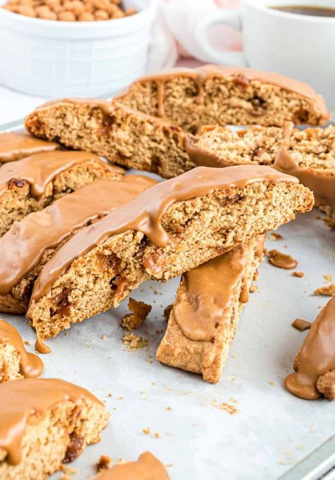 28 Delicious Biscotti Recipes for Perfect Coffee Pairing Unique Biscotti Flavors, Salted Caramel Biscotti Recipe, Christmas Biscotti Recipe, Caramel Biscotti, Biscotti Flavors, Christmas Biscotti, Baklava Recipe Easy, Orange Biscotti, Easy Biscotti