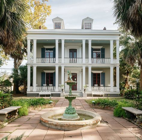 Derbes Mansion | Historic Home Rental | New Orleans, Louisiana Derbes Mansion, Louisiana Style Homes, New Orleans House Exterior, New Orleans Houses, Livin The Dream, Louisiana Style, Anne Rice, Bridal Prep, New Orleans Homes