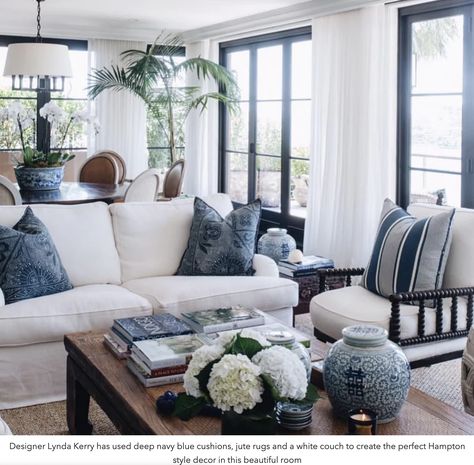 Hamptons Style Living Room, Hamptons House Interior, Hamptons Style Interior, Hampton Style Home, Hamptons Style Decor, Hamptons Style Homes, Blue And White Living Room, Styl Hampton, Style Dresser