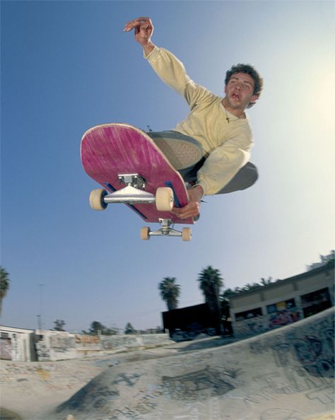 The Gonz: A Life Of Skateboarding (A Retrospective) Skate Photography, Skateboard Photos, Skate Vibes, Mark Gonzales, Skateboard Pictures, Spike Jonze, Old School Skateboards, Skate Photos, Skate And Destroy