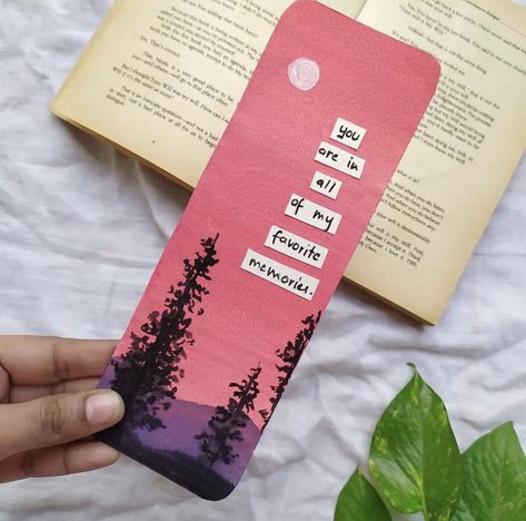 Bookmark Painting Ideas With Quotes, Aesthetic Bookmark, Bookmarks Quotes, Bookworm Quotes, Handmade Bookmarks Diy, Origami Bookmark, Bible Bookmark, Creative Bookmarks, Bookmark Craft