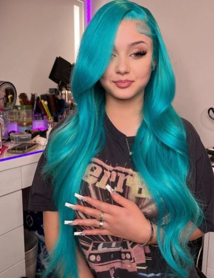 TRAVIS Barker’s daughter Alabama has given fans a look at her new turquoise hair makeover after she was ripped by trolls for acting way “too mature.” Alabama shared her new hair color in a series of Instagram Stories. In one Story, the 16-year-old teenager pointed the camera at her long and wavy turquoise hair.  She smiled while […] Lace Front Straight, Hair Projects, Turquoise Hair, Pretty Hair Color, Hair Makeover, Lace Hair, Front Lace Wigs Human Hair, Orange Hair, Hair Inspo Color