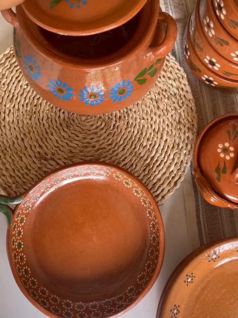 Mexican Tableware, Bakery Photography, Terracotta Decor, Diy Pottery Painting, Pottery Inspo, Mexican Ceramics, Patio Pots, San Diego Houses, Pottery Shop