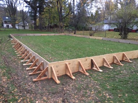 Backyard ice rink wooden walls with wood bracing. Wood bracing spaced 2’ supports up water up to 20” in depth. Outdoor Rink Ideas, Diy Ice Rink, Outdoor Hockey Rink, Backyard Hockey Rink, Zion Camping, Backyard Ice Rink, Backyard Rink, Outdoor Rink, Skating Rink