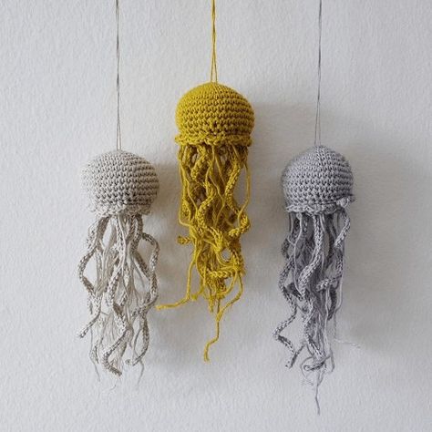 Crochet Baby Mobile, Jellyfish Amigurumi, Crochet Baby Mobiles, Crochet Jellyfish, Crocheted Jellyfish, Crochet Garland, Knit Jewelry, Crochet Decrease, Mobile Nursery