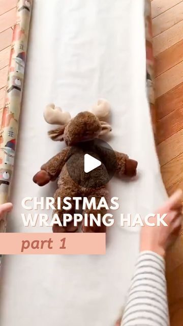 Wrapping Bow Ideas, Wrapping Hacks, Wrapping Tips, Xmas Wrapping, Wrap Presents, The Christmas Story, Holiday Hack, Gift Wrapping Techniques, Wrapping Gift Cards