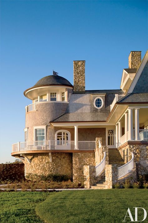 At the west end of the house, a tower "emphasizes the sculptural possibilities of Shingle Style," Stern says. All windows and exterior doors, Tischler und Sohn. Shingle Style Architecture, Massachusetts Home, Nantucket Style Homes, Michigan Cottage, Gros Morne, Circular Buildings, Shingle House, Buzzards Bay, England Aesthetic