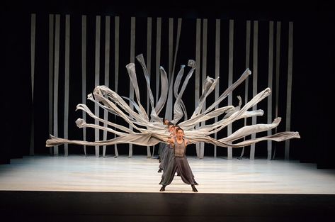 10th Performing Arts Festival in Seoul opens Performance Art Ideas, Static Art, Art Fair Display, Forms Of Art, Art Performance, Dance Props, Chinese Dance, Inanimate Objects, Set Design Theatre