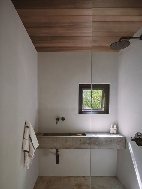 The 2022 Bathroom Trends That Renovators Won't Want To Miss - Emily Henderson Built In Vanity, Luxe Bathroom, Concrete Sink, Backyard Office, Corner Sink, Emily Henderson, Bathroom Suite, Corner Shower, Bathroom Trends