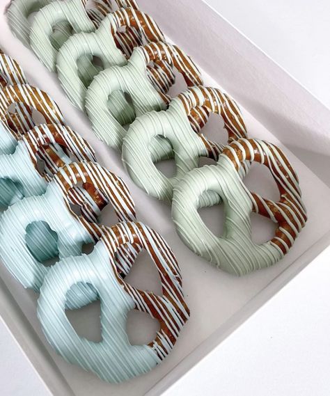 Dipped Desserts Treats, Chocolate Covered Pretzel Ideas, Cute Treat Ideas, Mini Chocolate Covered Pretzels, Dipped Treat Ideas, Sage Green Pretzels, Chocolate Covered Sweets, Pretzel Covered Chocolate, Diy Treats For Parties