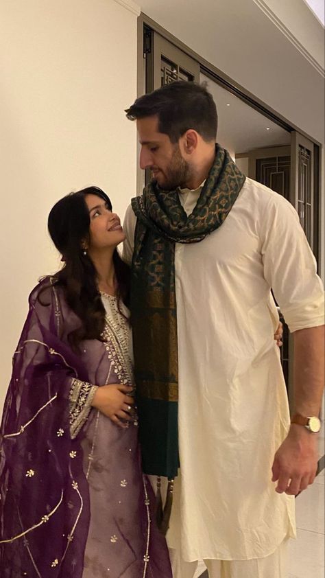 Indian Couple Aesthetic, Eid Pics, Desi Love, Indian Couple, Meme Page, Photos Of People, Hilarious Photos, Paparazzi Photos, Couple Picture Poses