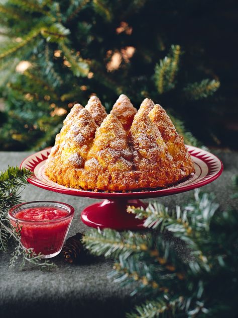 This is a sleight of hand, or a trick of equipment rather than an act of brilliance. True, the cake does look incredibly complicated and seasonally impressive as it comes to the table, but that is all down to the shape of the tin. It’s an expense to get a tin that can’t be used all year round, but it really is a beautifully Christmassy creation, and a doddle to make. For the “spruced up” of the cake refers to the Holiday Fir tin I bake it in; at other times of the year, I call this Eggy ... Pakistan Recipes, Nigella Christmas, Nigella Lawson Recipes, Rachel Ray, Christmas Cake Recipes, Vanilla Cake Recipe, Gateaux Cake, Nigella Lawson, Tree Cakes