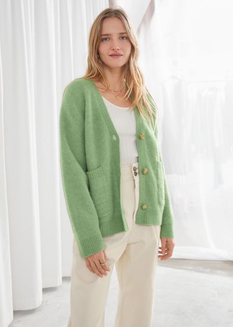 Alpaca Wool Blend Cardigan - Light Green - Cardigans - & Other Stories Light Green Cardigan, Green Cardigan Outfit, Cute Sweats, Green Cardigan, Cardigan Outfits, Cardigan Sweaters For Women, Fashion Tips For Women, 가을 패션, Fashion Story