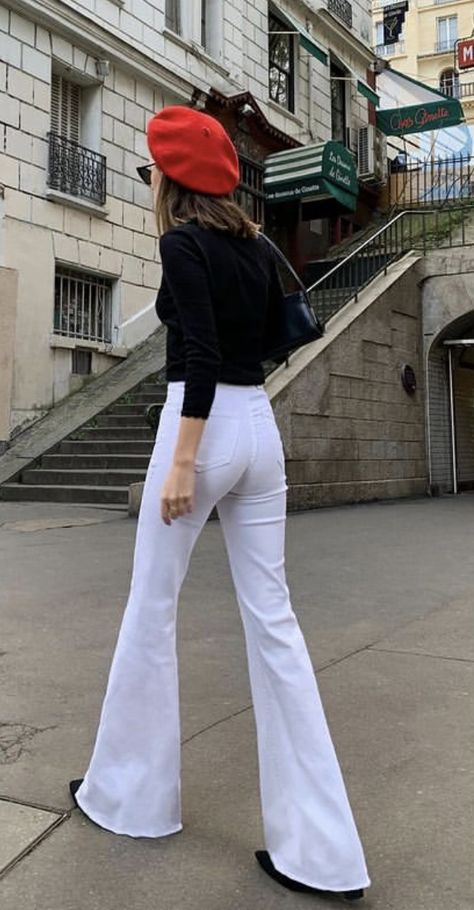 White Flare Pants Outfit, Bootcut Outfit, White Denim Jeans Outfit, White Pants Winter, Pant Flare, White Flare Pants, White Pants Outfit, Outfits 70s, White Flares