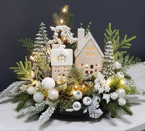 Centerpieces Christmas Table, Dining Table Decor Christmas, Table Centerpieces Christmas, Christmas Table Set, Christmas Centrepiece Ideas, Tablescape Christmas, Christmas Centrepiece, Centrepiece Ideas, Centerpieces Christmas