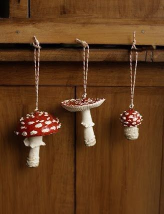 Paper Mache Gift Ideas, Paper Clay Christmas Ornaments, Paper Mache Christmas Crafts, Papier Mache Ornaments, Paper Mache Christmas Ornaments Diy, Paper Mache Ornaments Diy, Ceramics Mushroom, Paper Mache Christmas Ornaments, Paper Mache Ornaments