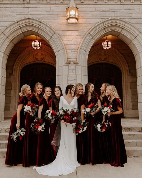 Velvet Bridesmaid Dresses Winter, Winter Velvet Dresses, Christmas Bridesmaid Dresses, Burgandy Bridesmaids Dress, Dark Red Bridesmaid Dresses, Dark Red Wedding, Christmas Wedding Dresses, Burgundy Wedding Theme, Christmas Bridesmaids